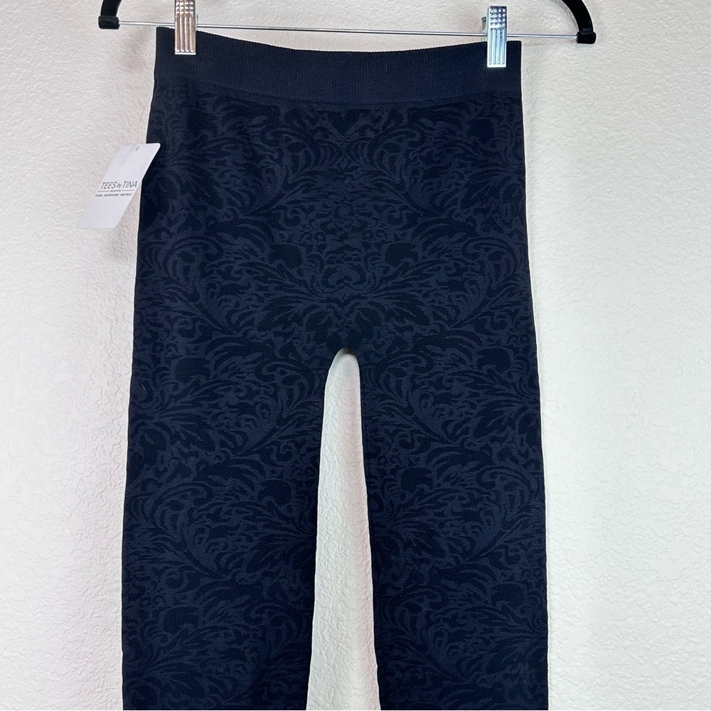 NWT Tees by Tina Sorbtek Damask Patterned Full Length Black Leggings One Size‎